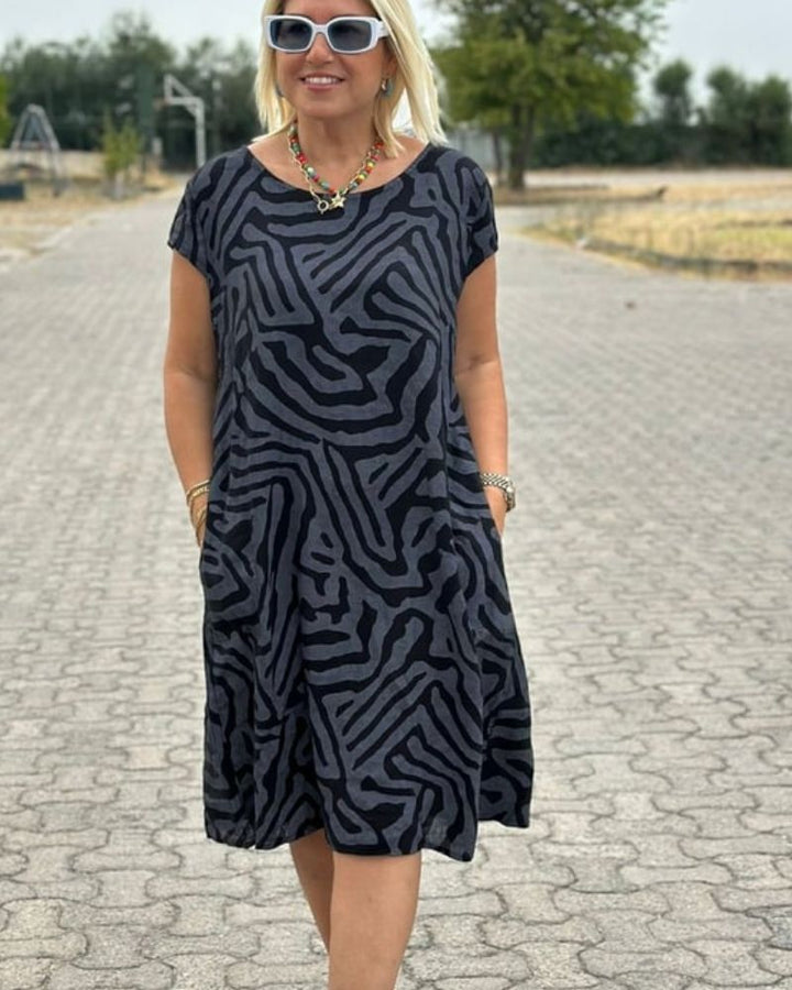 Theresia | Sommerkleid mit Rundhalsausschnitt und schönem Druck